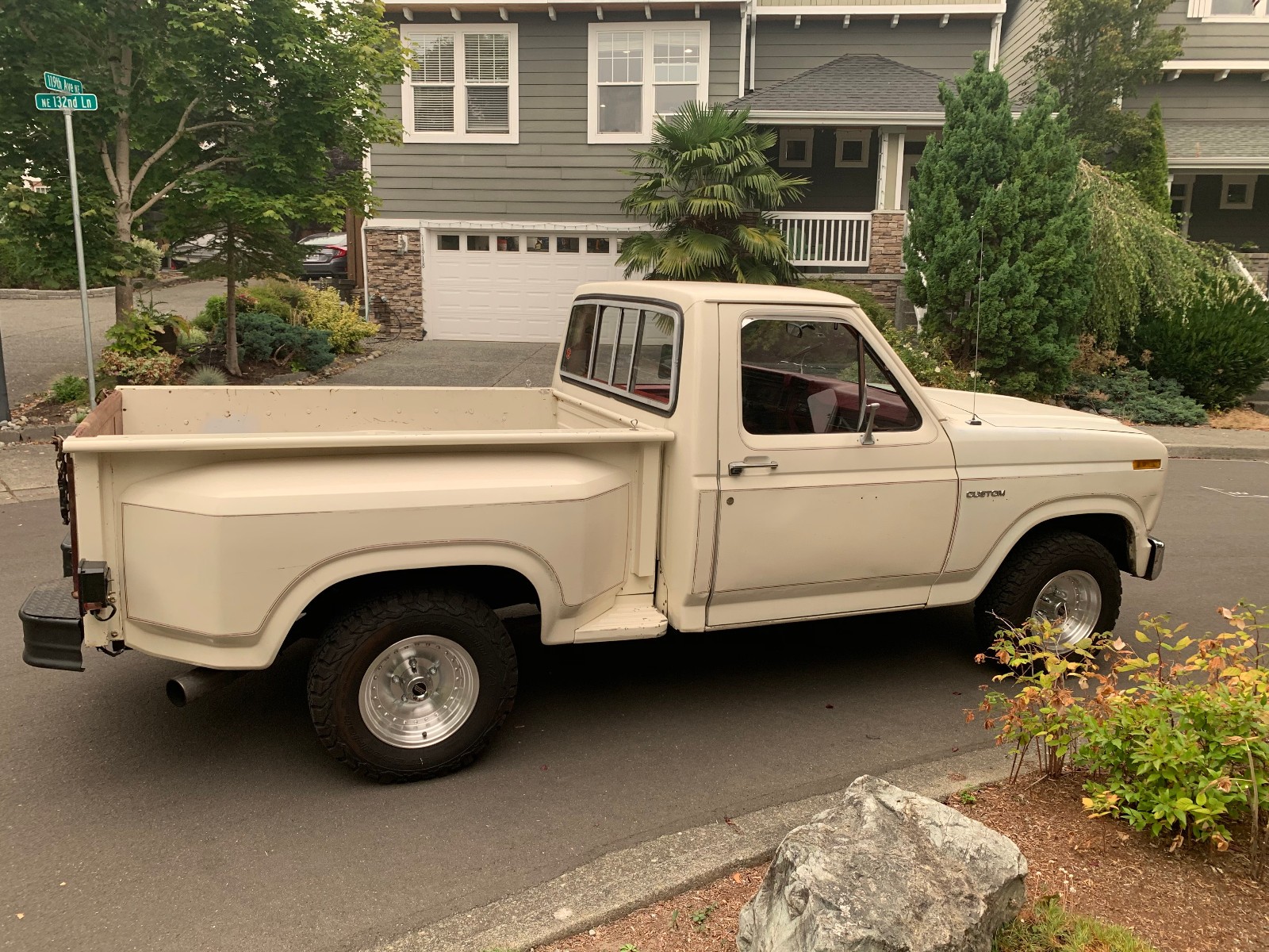 Ford-F-100-1980-Standard-Cab-Pickup-4