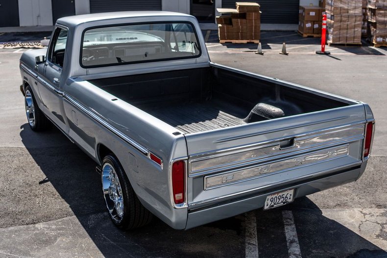 Ford-F-150-1979-Silver-Black-22