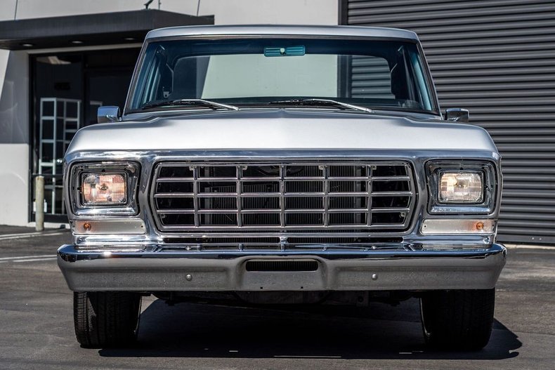 Ford-F-150-1979-Silver-Black-32