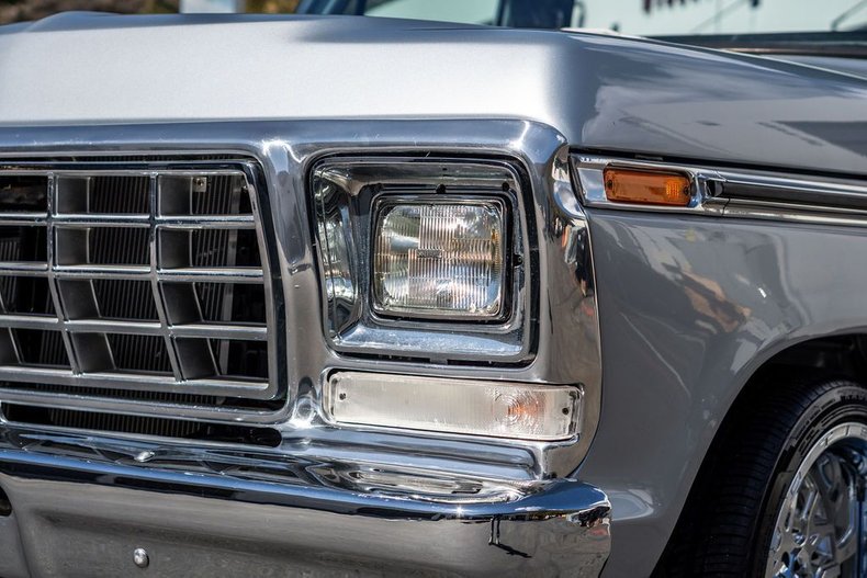 Ford-F-150-1979-Silver-Black-35