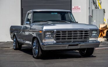 Ford-F-150-1979-Silver-Black-4