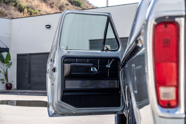 Ford-F-150-1979-Silver-Black-41