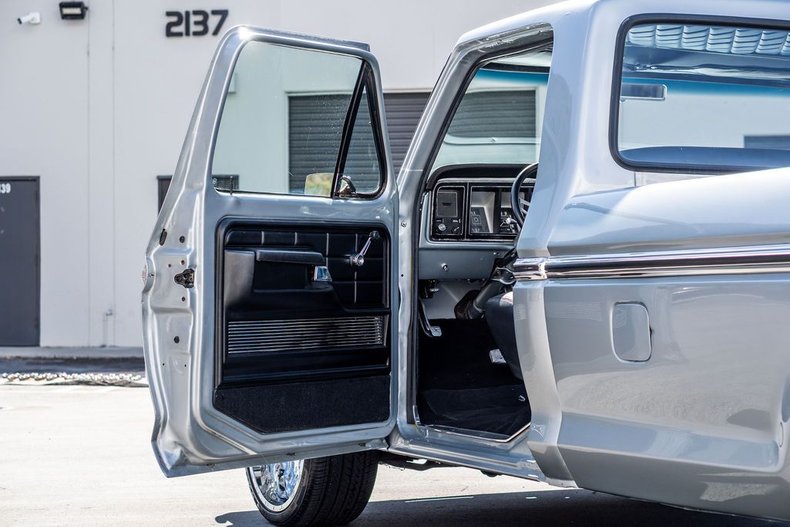 Ford-F-150-1979-Silver-Black-42