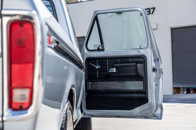 Ford-F-150-1979-Silver-Black-43