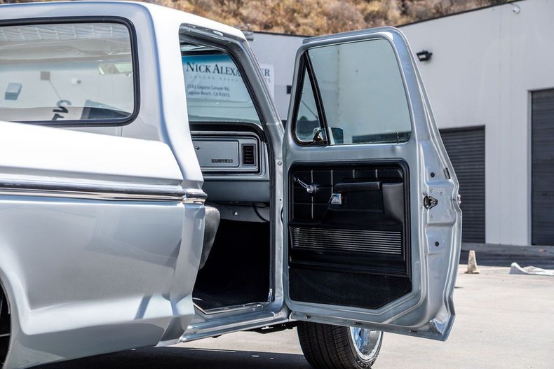 Ford-F-150-1979-Silver-Black-44