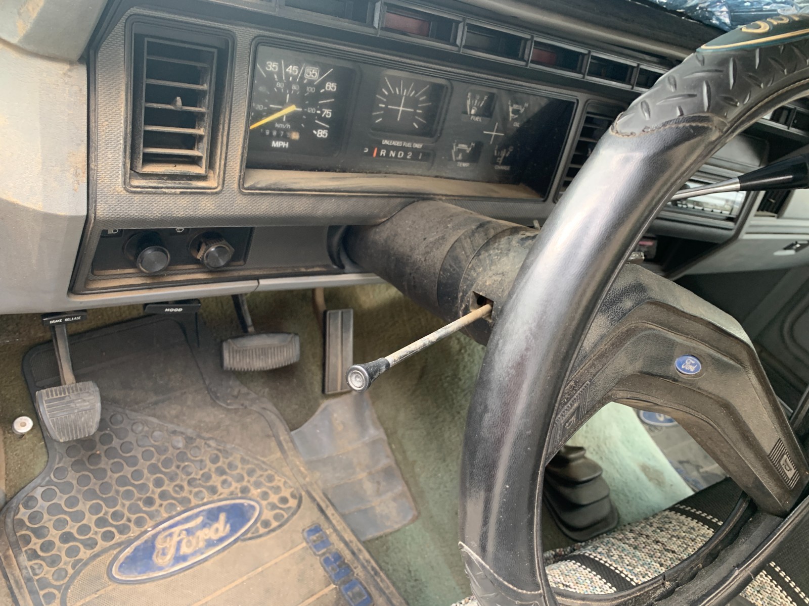 Ford-F-150-1986-Standard-Cab-Pickup-17