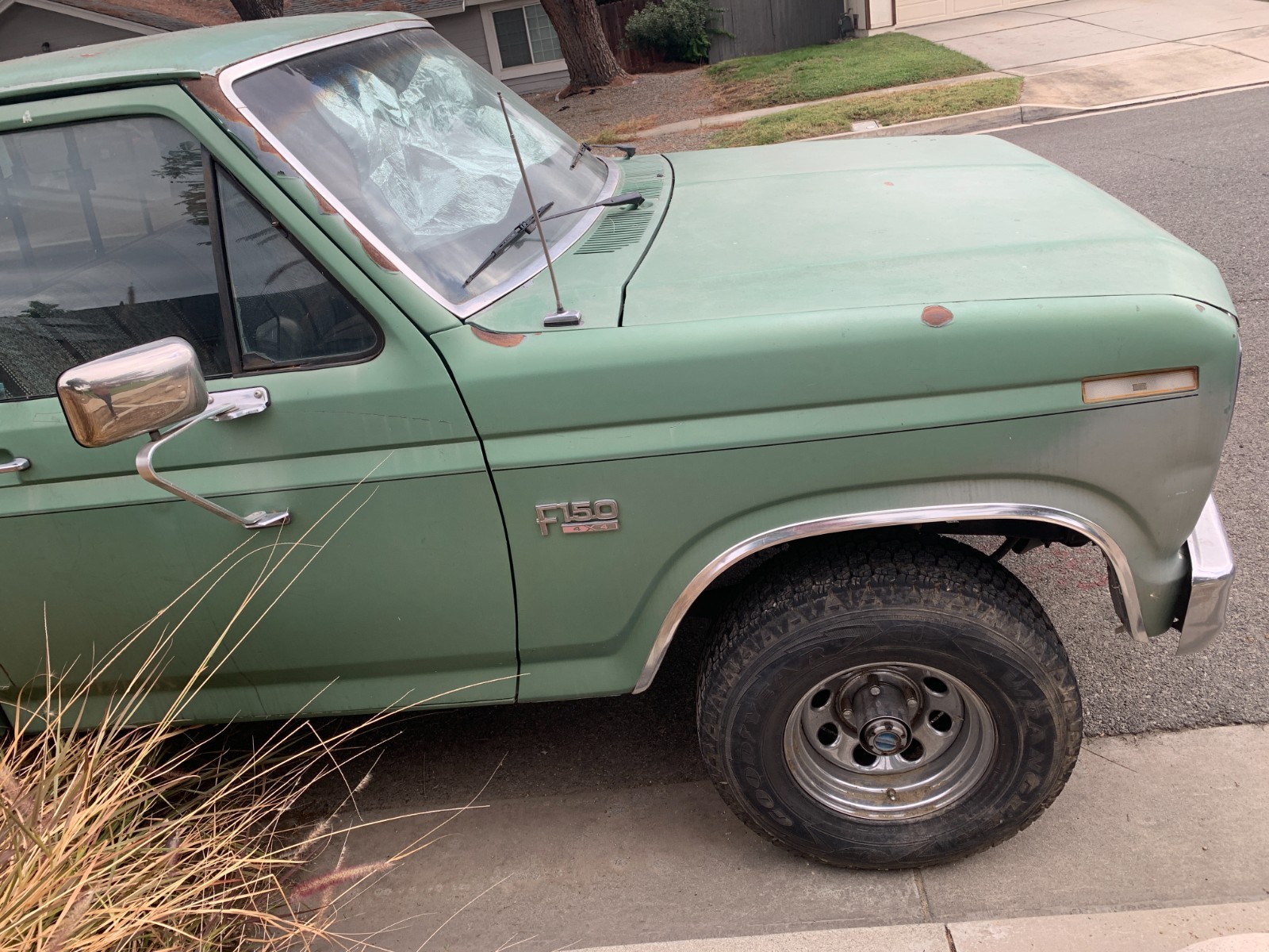 Ford-F-150-1986-Standard-Cab-Pickup-2