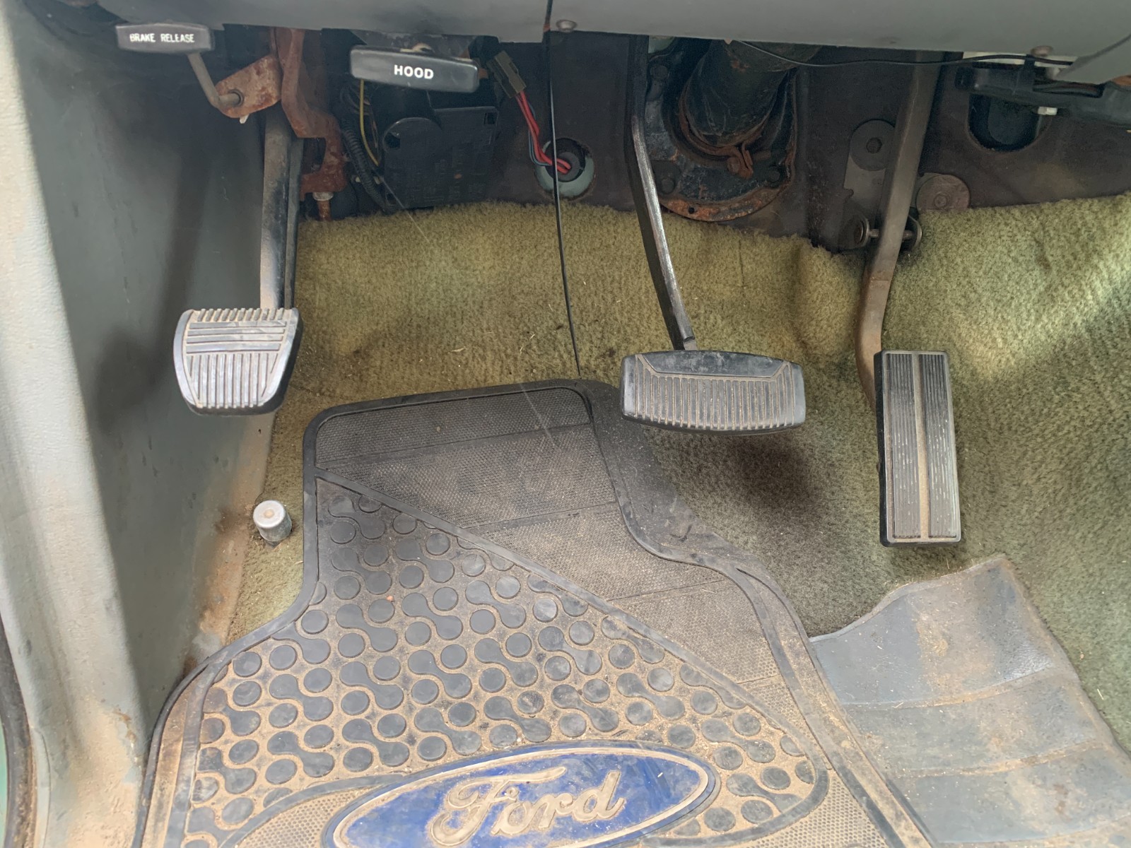 Ford-F-150-1986-Standard-Cab-Pickup-21