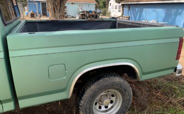 Ford-F-150-1986-Standard-Cab-Pickup-3