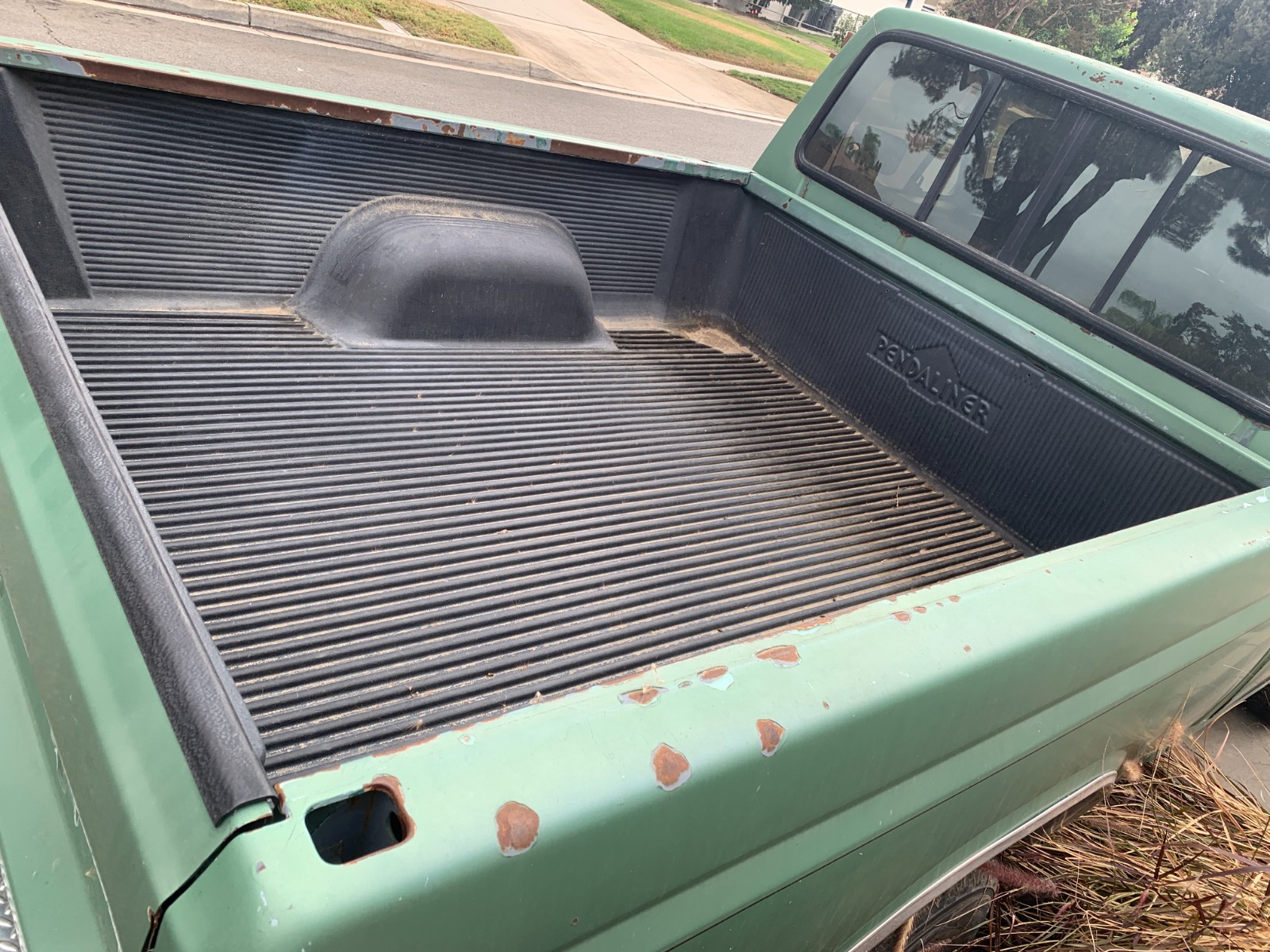 Ford-F-150-1986-Standard-Cab-Pickup-4