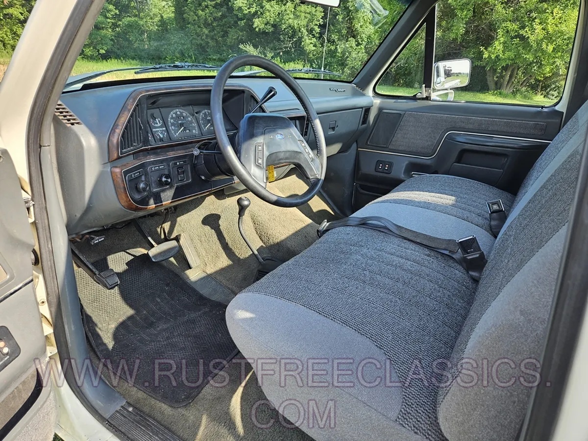 Ford-F-150-1991-Cream-Blue