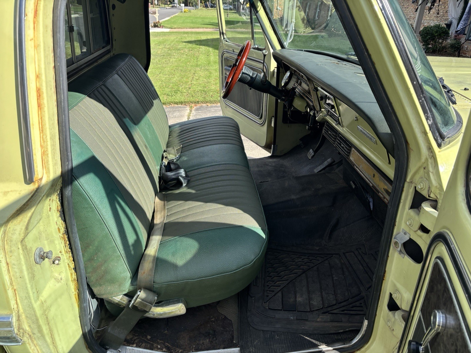 Ford-F-250-1970-Standard-Cab-Pickup-11