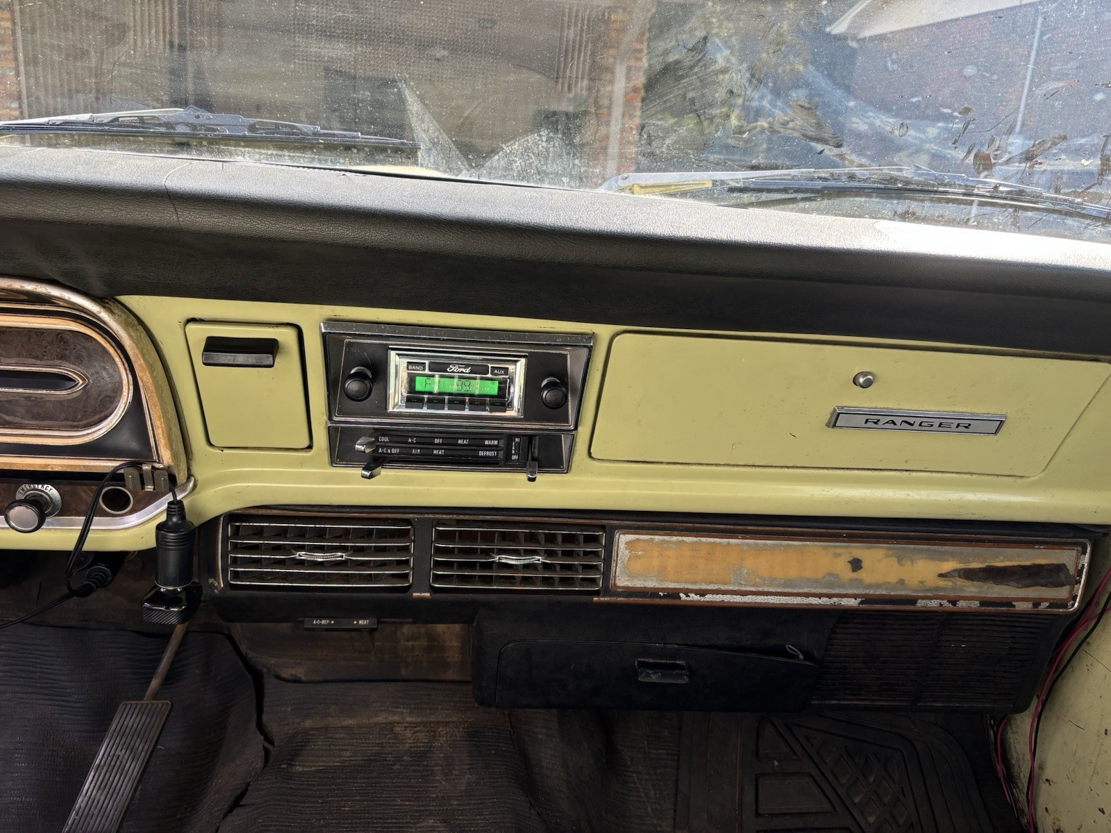 Ford-F-250-1970-Standard-Cab-Pickup-13