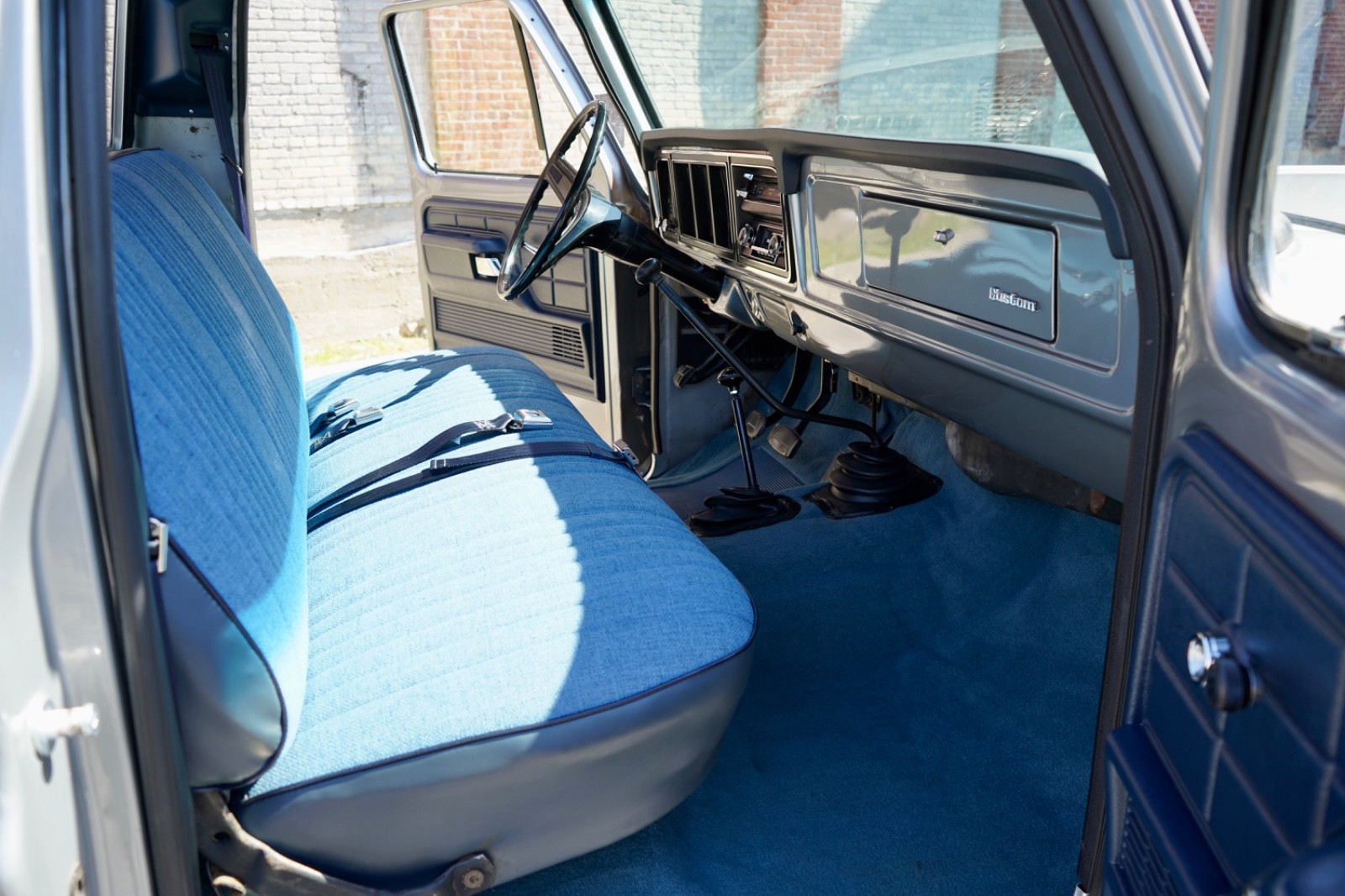 Ford-F-250-1977-17