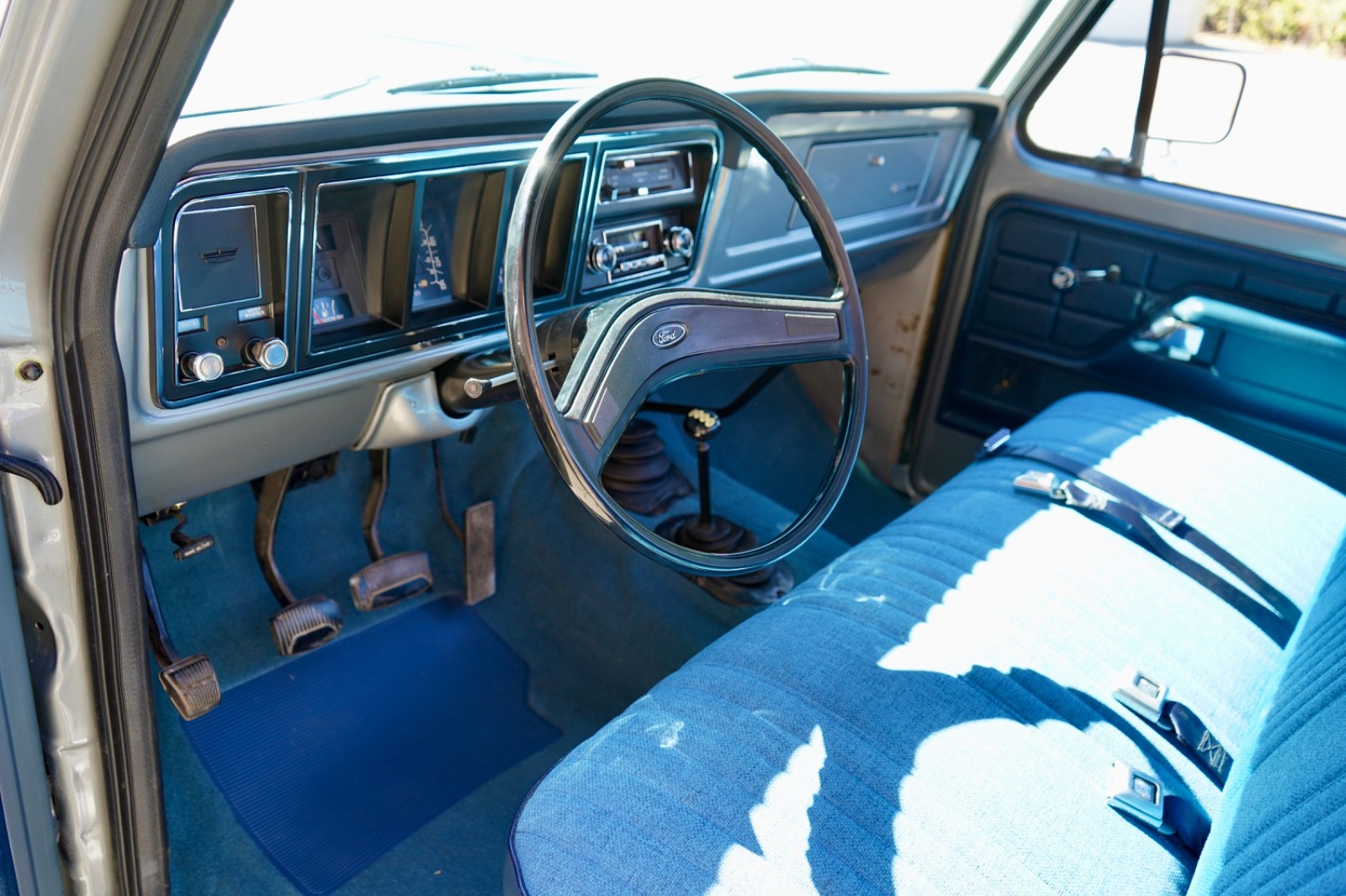 Ford-F-250-1977-19