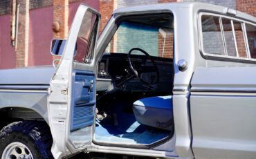Ford-F-250-1977-23