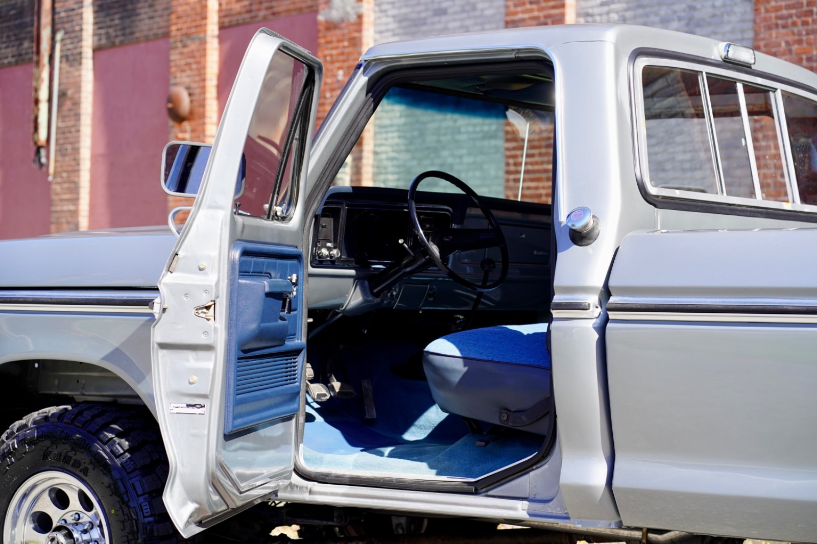 Ford-F-250-1977-23