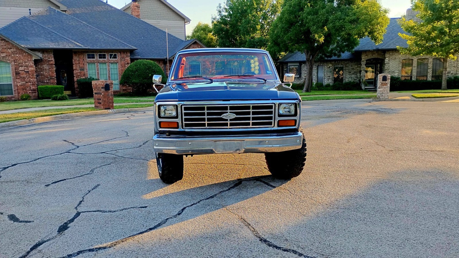 Ford-F-250-1983-Standard-Cab-Pickup-1