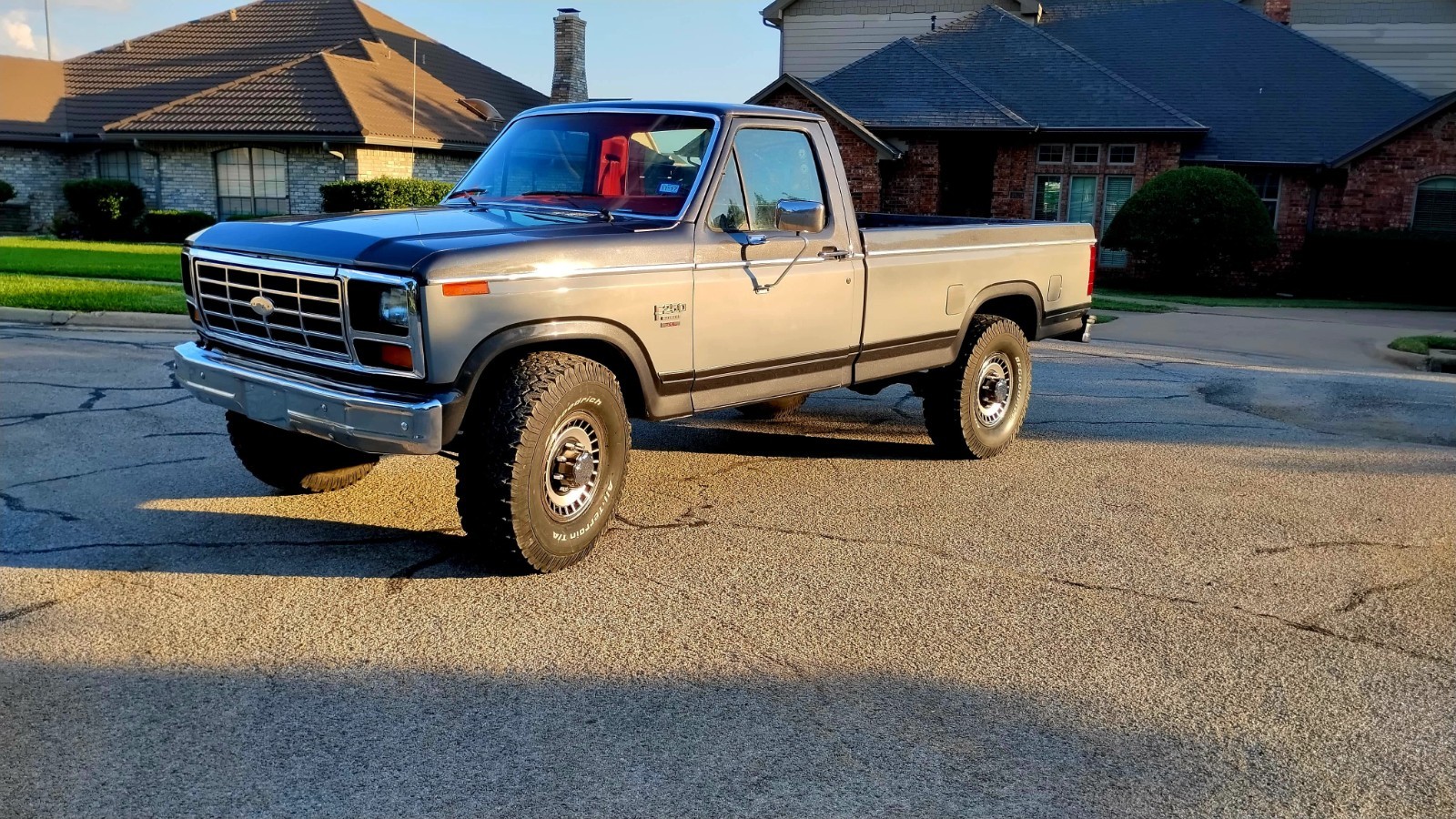 Ford-F-250-1983-Standard-Cab-Pickup-2