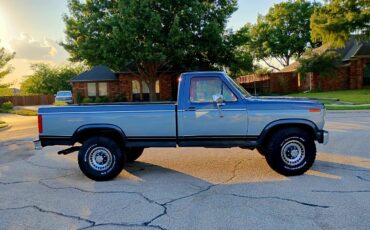 Ford-F-250-1983-Standard-Cab-Pickup-4