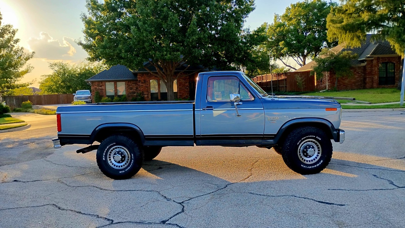 Ford-F-250-1983-Standard-Cab-Pickup-4