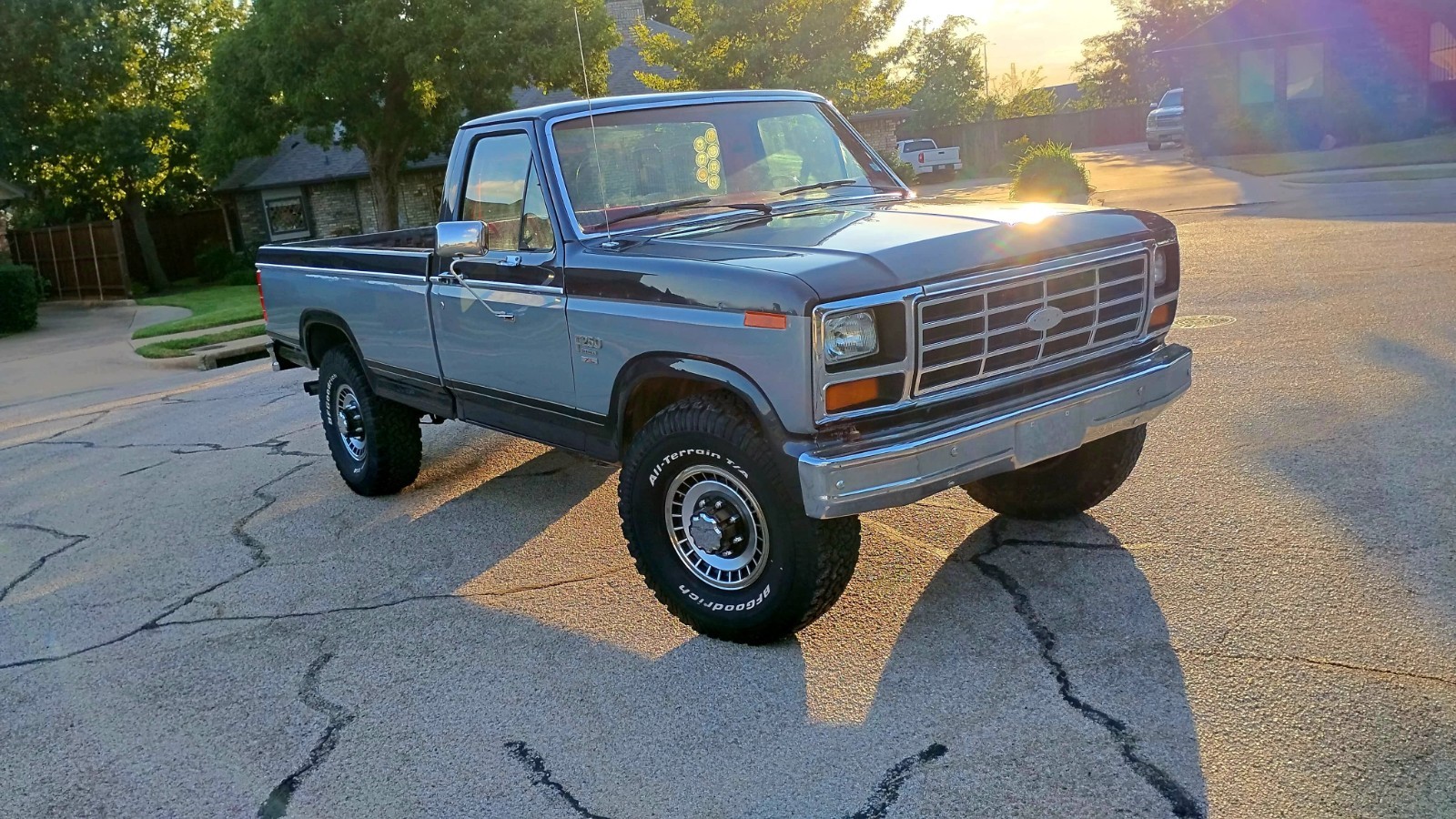 Ford-F-250-1983-Standard-Cab-Pickup