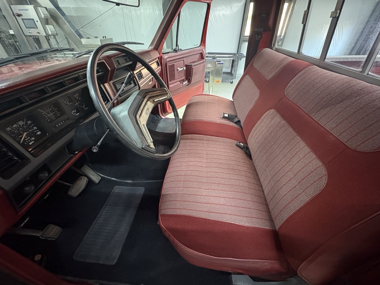 Ford-F-250-1985-17