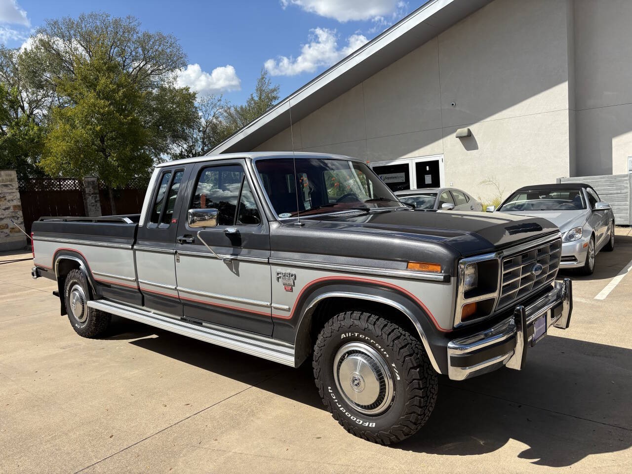 Ford-F-250-1985-Extended-Cab-Pickup-1
