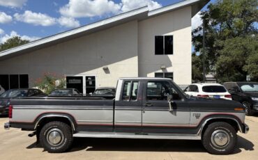 Ford-F-250-1985-Extended-Cab-Pickup-2