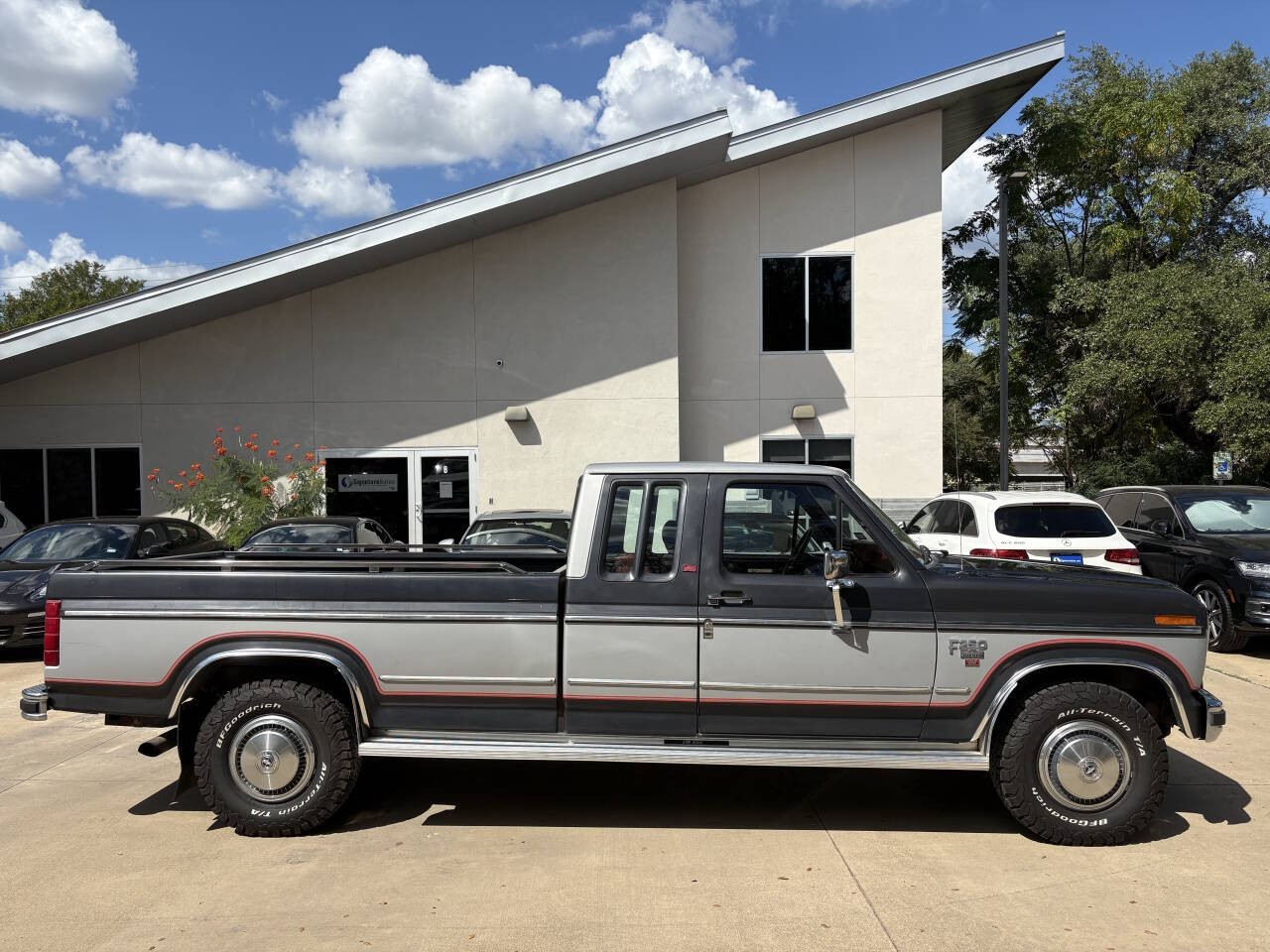 Ford-F-250-1985-Extended-Cab-Pickup-2