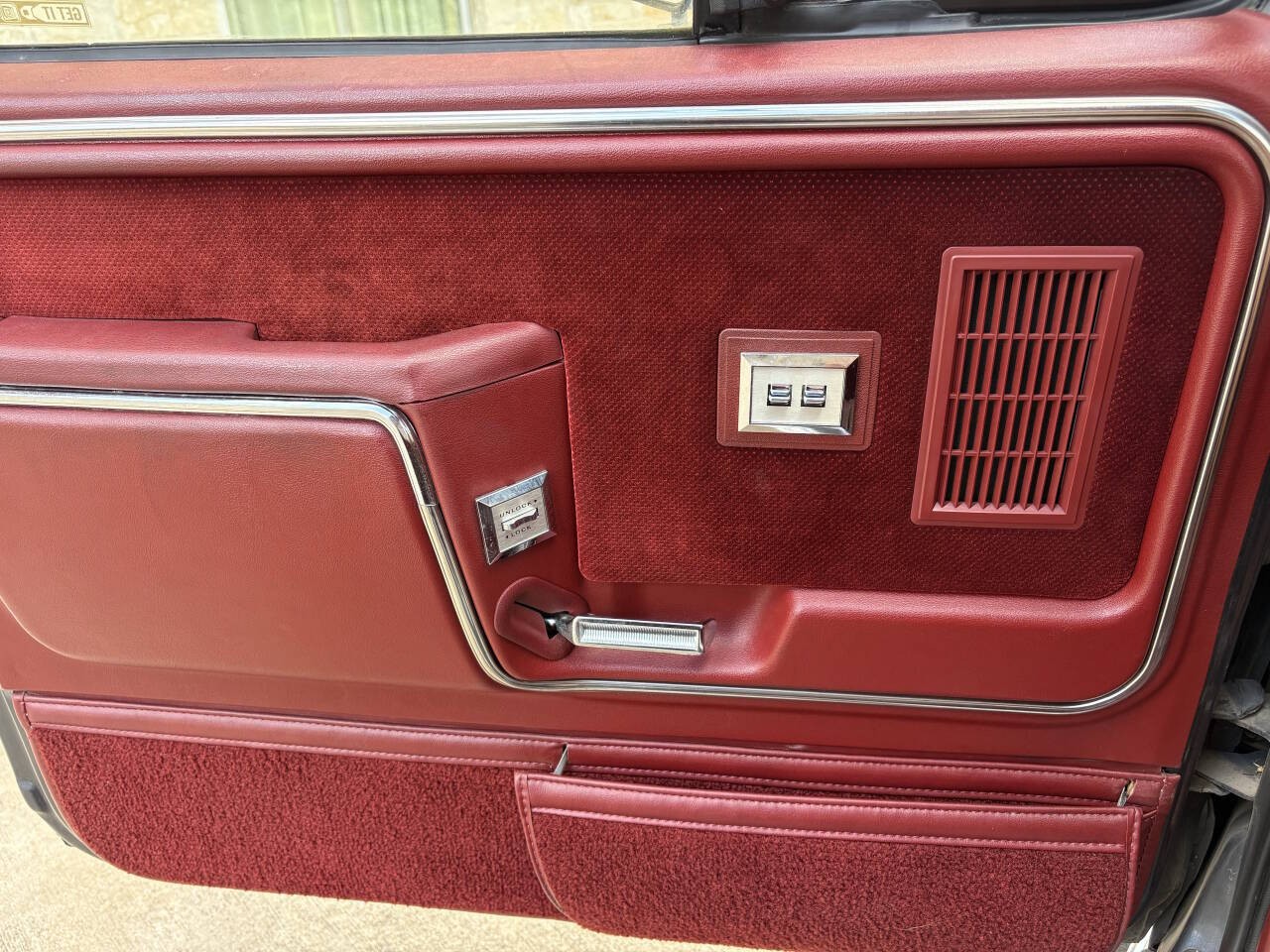 Ford-F-250-1985-Extended-Cab-Pickup-21