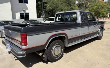 Ford-F-250-1985-Extended-Cab-Pickup-3