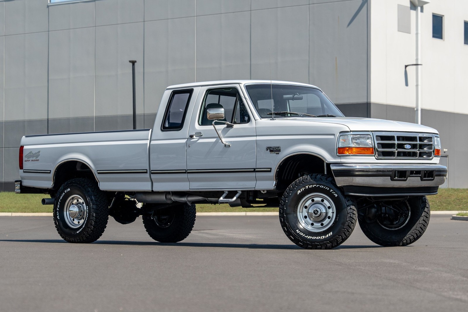 Ford-F-250-1995-Pickup-Truck-2