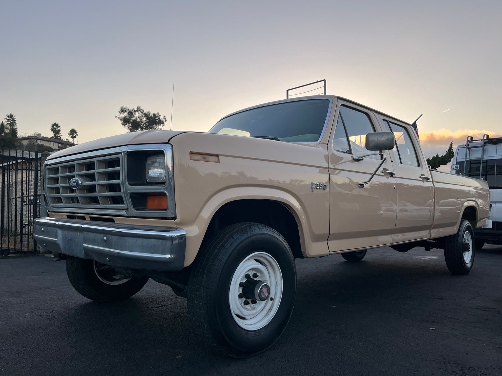 Ford-F-350-1984-1
