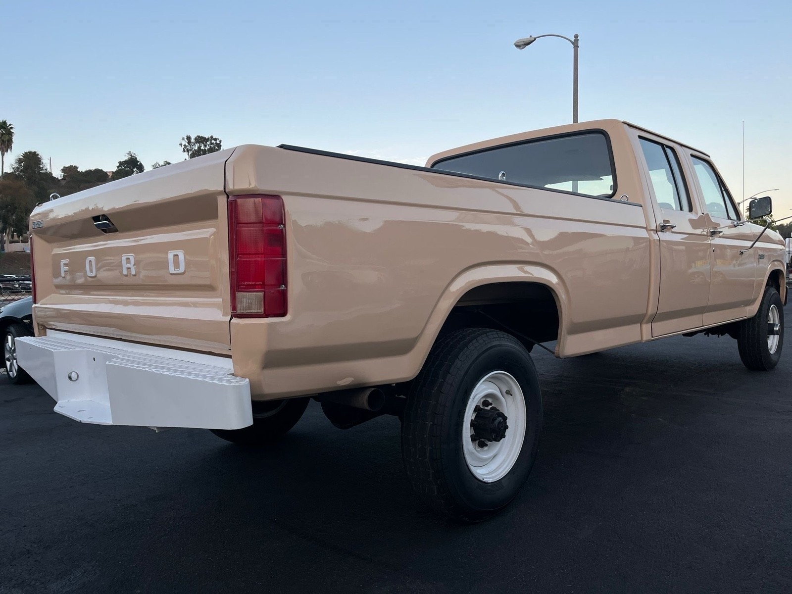 Ford-F-350-1984-2