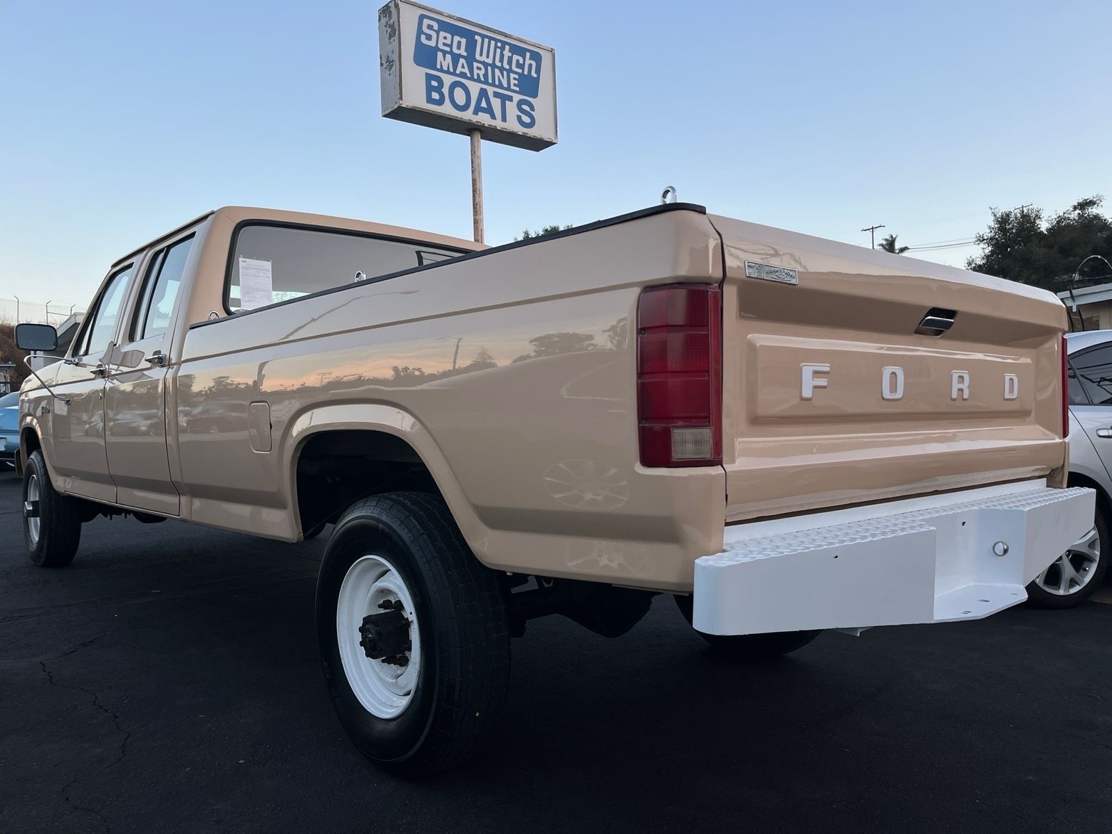 Ford-F-350-1984-3