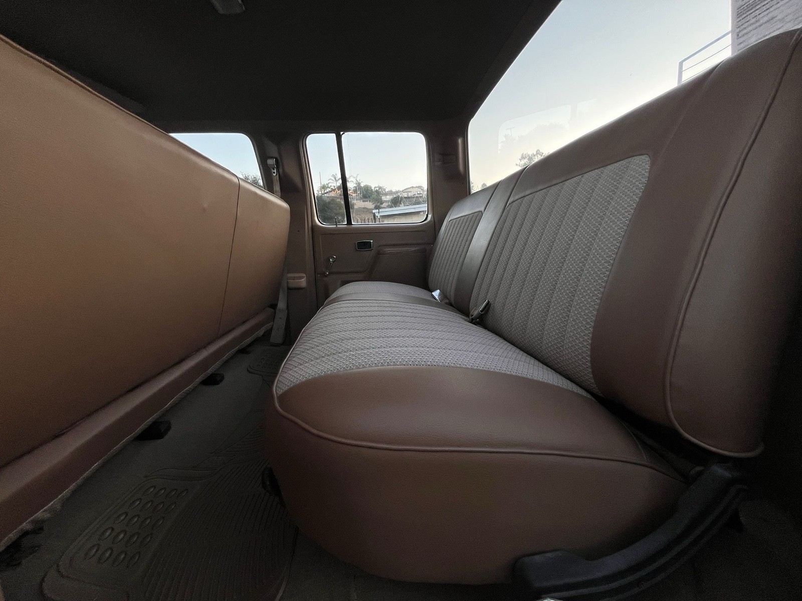Ford-F-350-1984-8