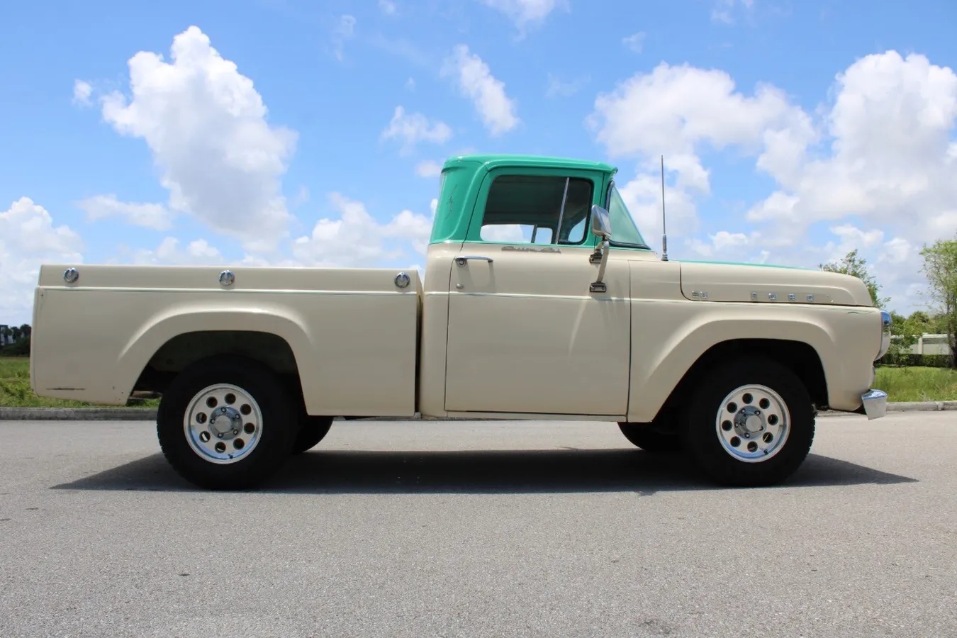 Ford-F-series-1958-Cream-And-Teal-Cream-And-Teal-14