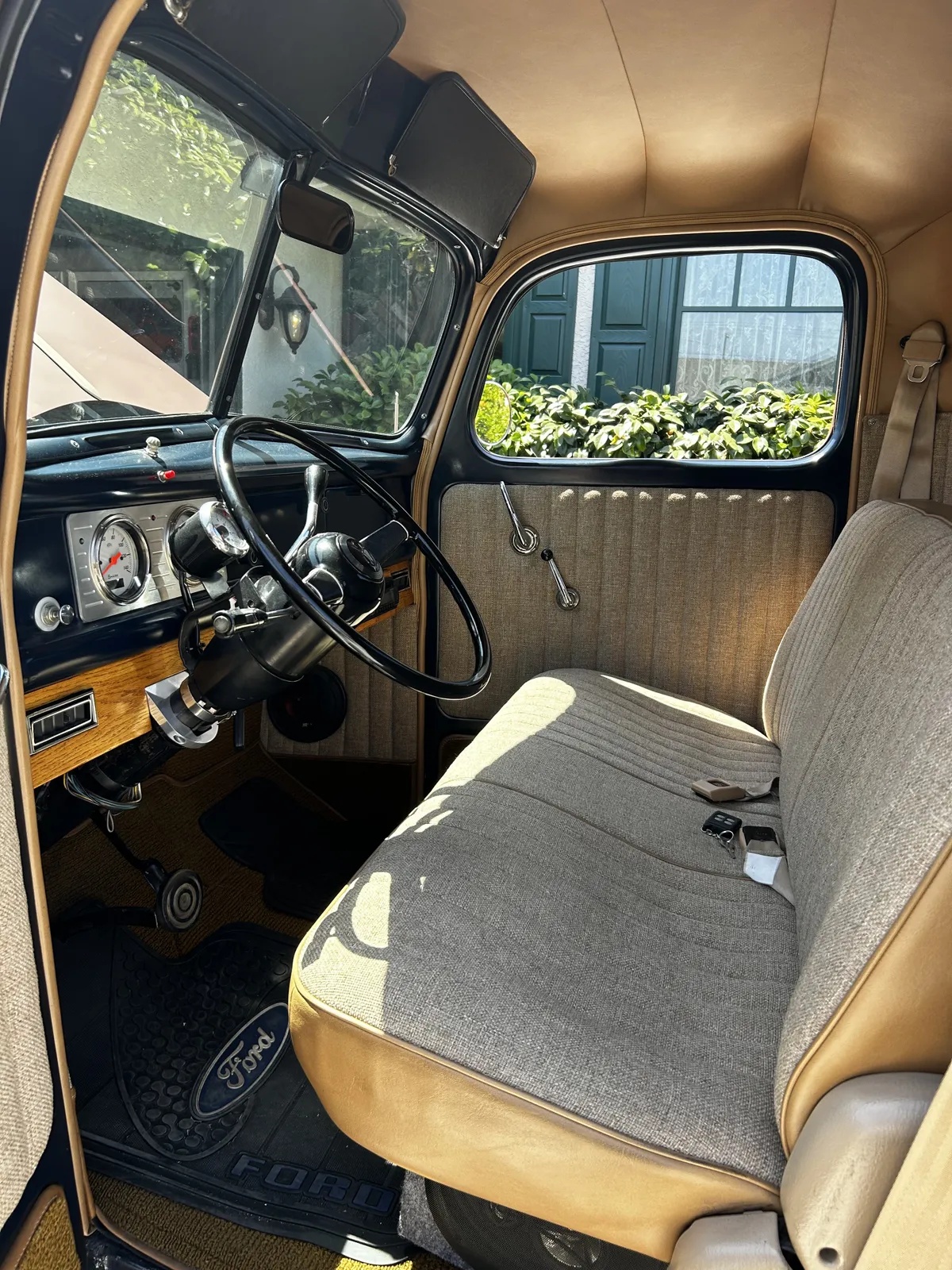 Ford-F1-1947-Terracotta-Primer-Tan-Leather-Trim-1