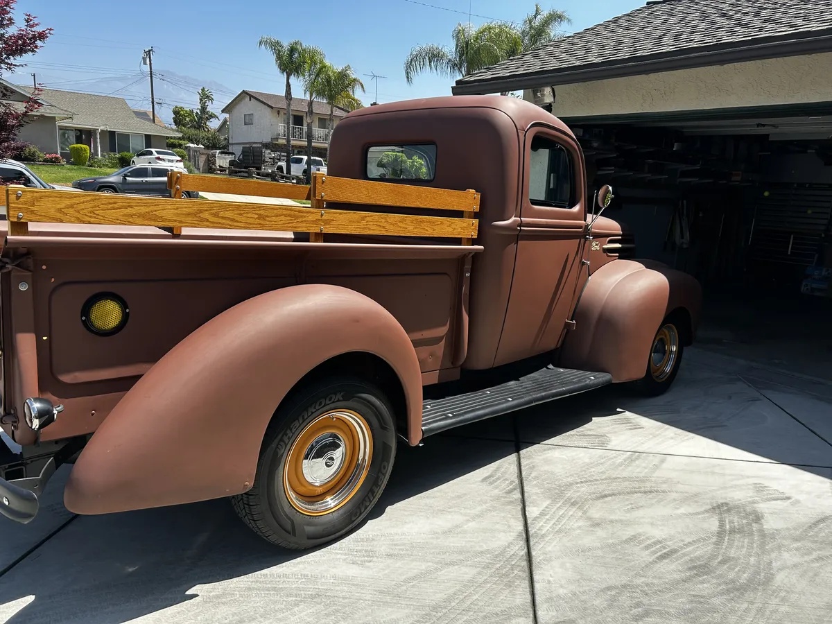 Ford-F1-1947-Terracotta-Primer-Tan-Leather-Trim-2