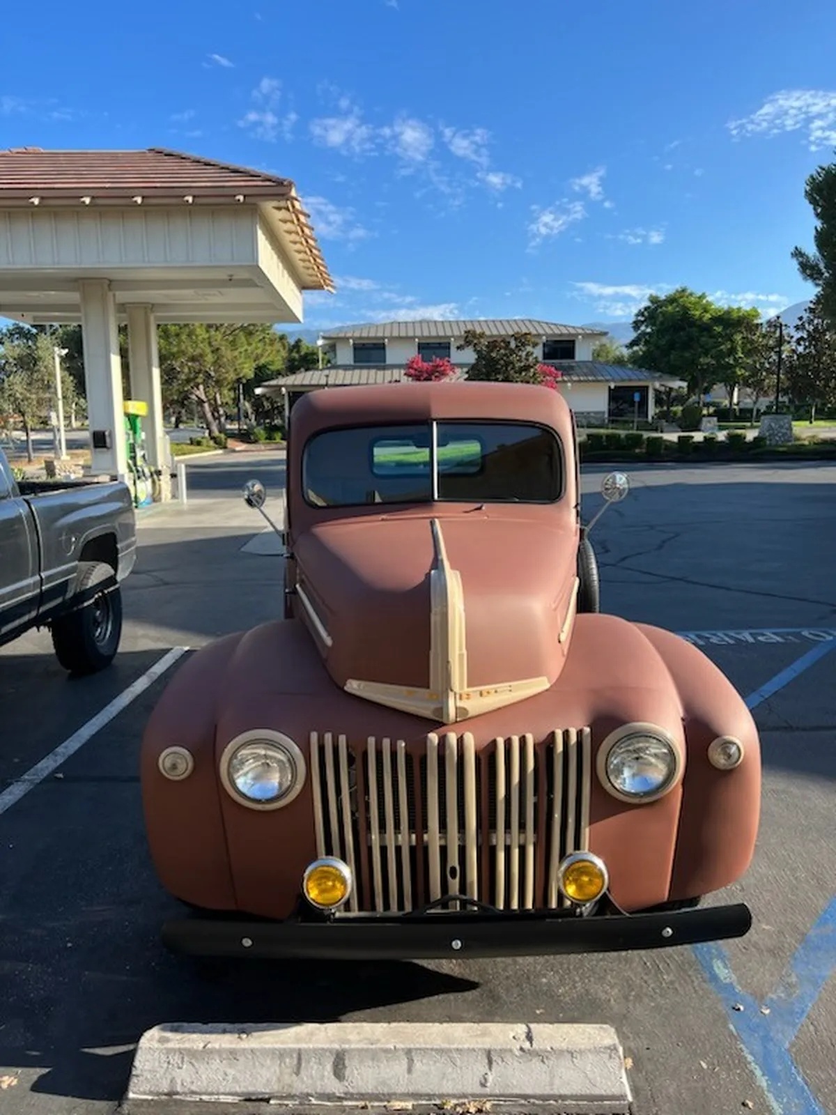 Ford-F1-1947-Terracotta-Primer-Tan-Leather-Trim-4
