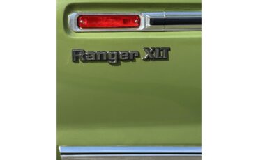 Ford-F100-1976-Medium-Glow-Green-Green-Vinyl-12