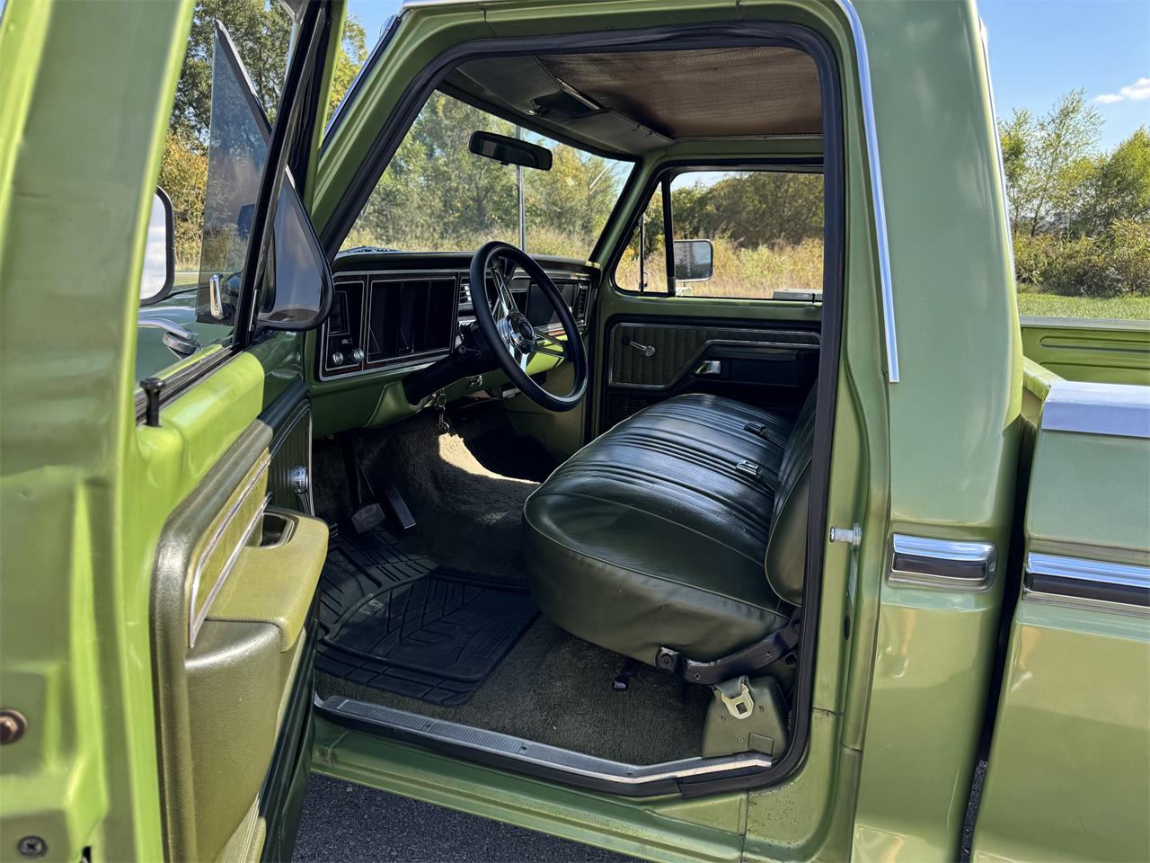 Ford-F100-1976-Medium-Glow-Green-Green-Vinyl-5