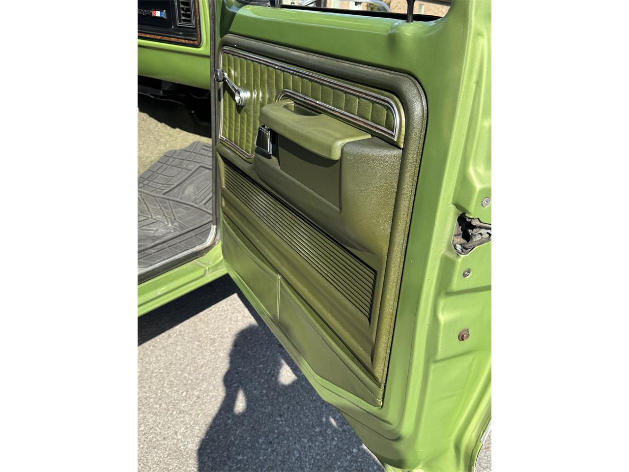 Ford-F100-1976-Medium-Glow-Green-Green-Vinyl-9