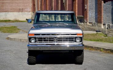 Ford-F250-1977-Silver-Metallic-Blue-Knit-Vinyl-1