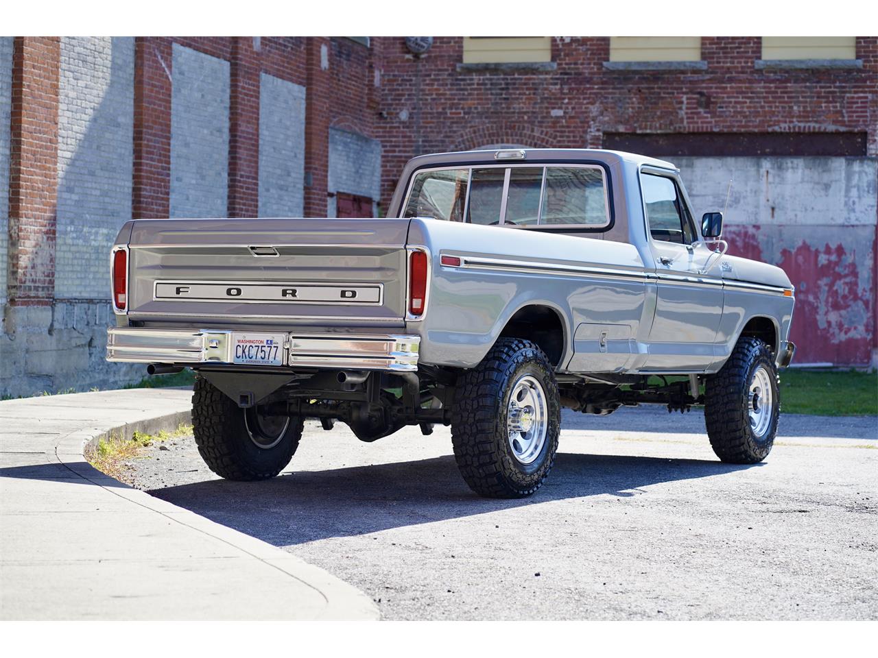 Ford-F250-1977-Silver-Metallic-Blue-Knit-Vinyl-10