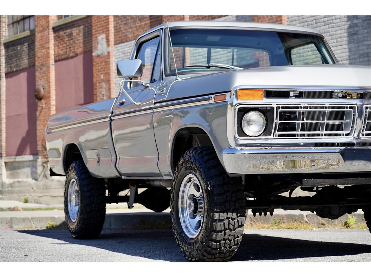 Ford-F250-1977-Silver-Metallic-Blue-Knit-Vinyl-11