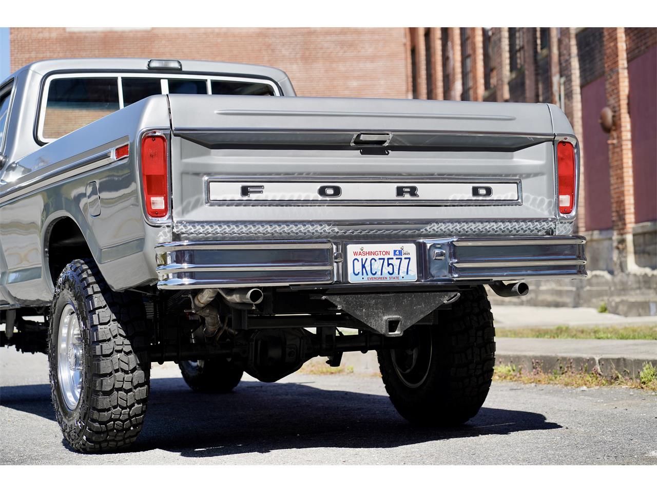 Ford-F250-1977-Silver-Metallic-Blue-Knit-Vinyl-13