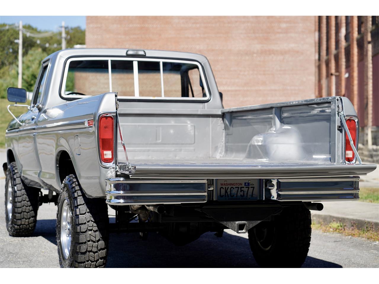Ford-F250-1977-Silver-Metallic-Blue-Knit-Vinyl-14