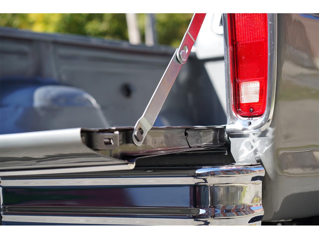 Ford-F250-1977-Silver-Metallic-Blue-Knit-Vinyl-16